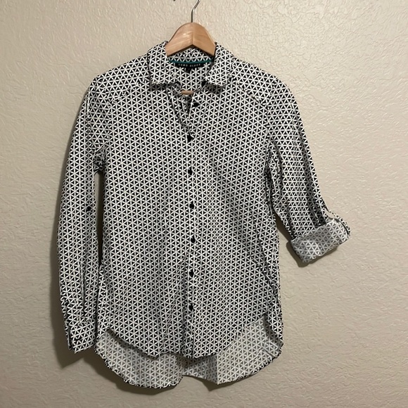 COMO BLACK High/Low Roll Tab Sleeve Button Up Shirt Size M - Picture 1 of 5